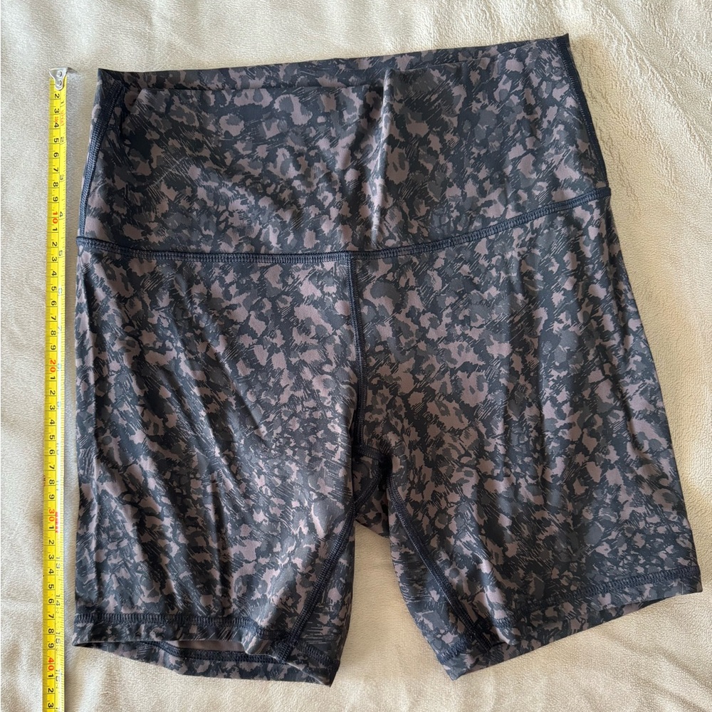 Lululemon Wunder Train High Rise Short 6”